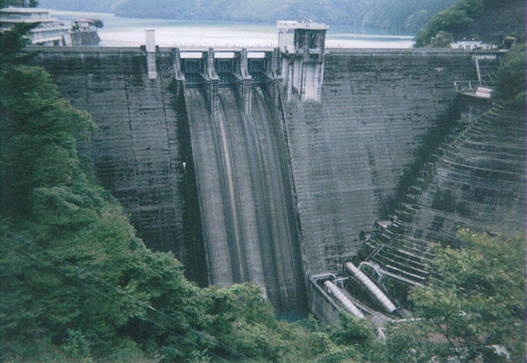 井川ダム（静岡）