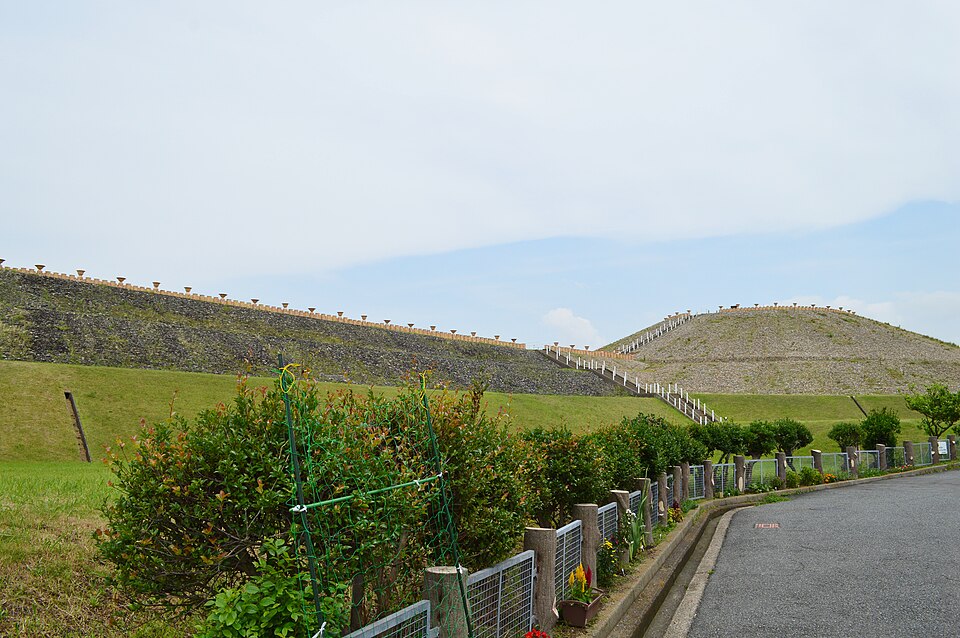 五色塚古墳（兵庫）