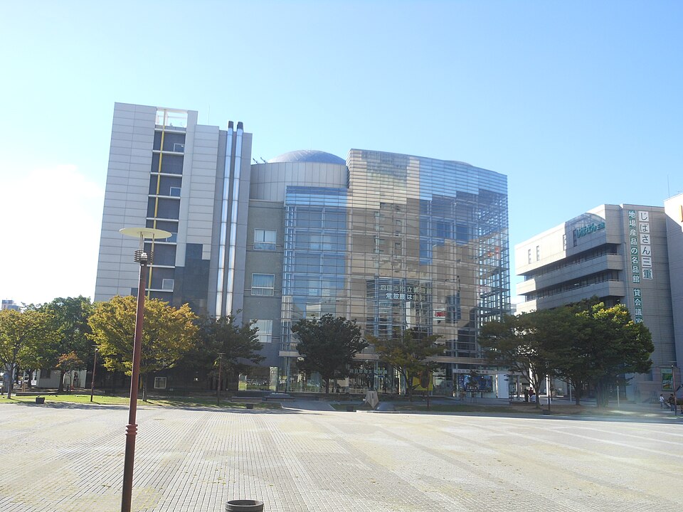 四日市市立博物館（三重）